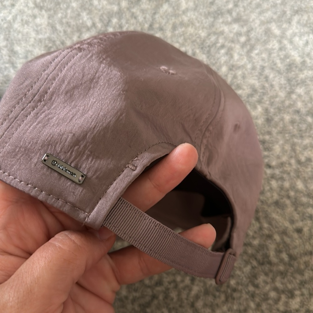 Lululemon hat - Picture 3 of 4